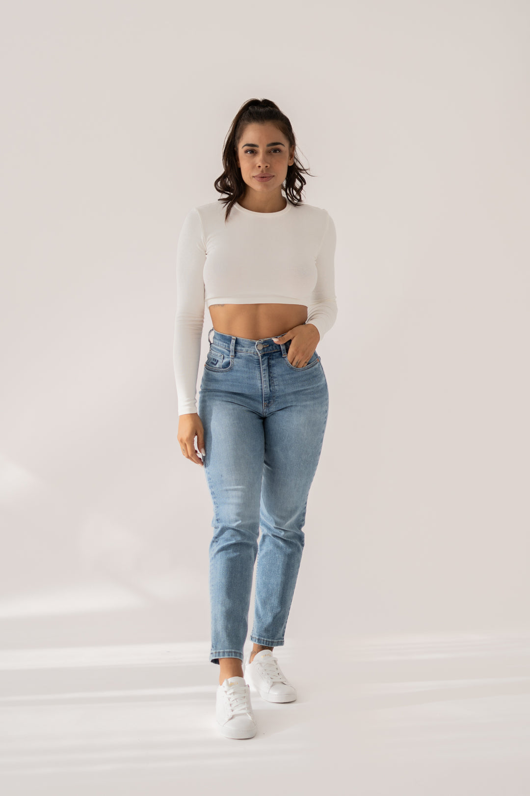 High-Rise Mom Jeans – Light Blue