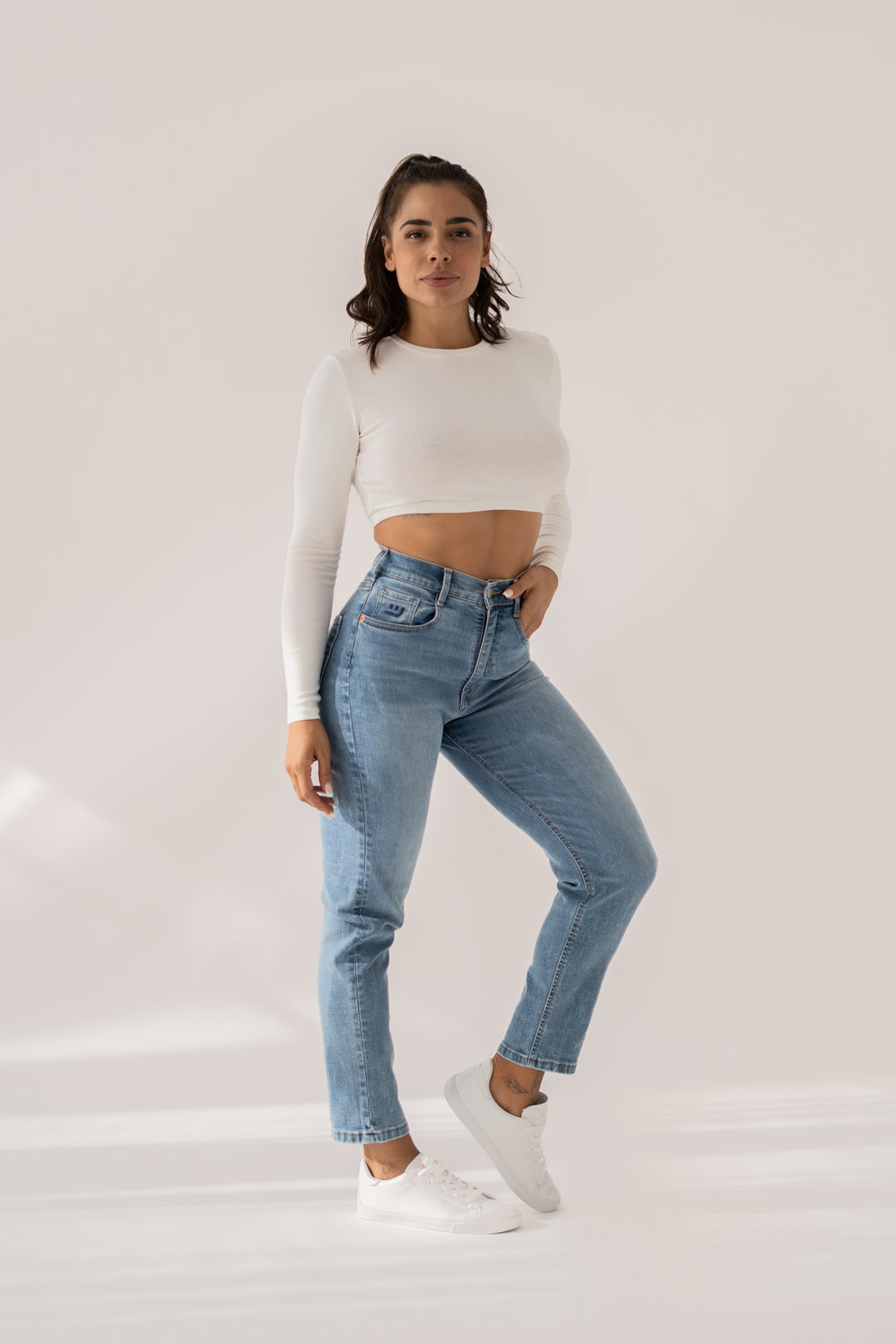 High-Rise Mom Jeans – Light Blue